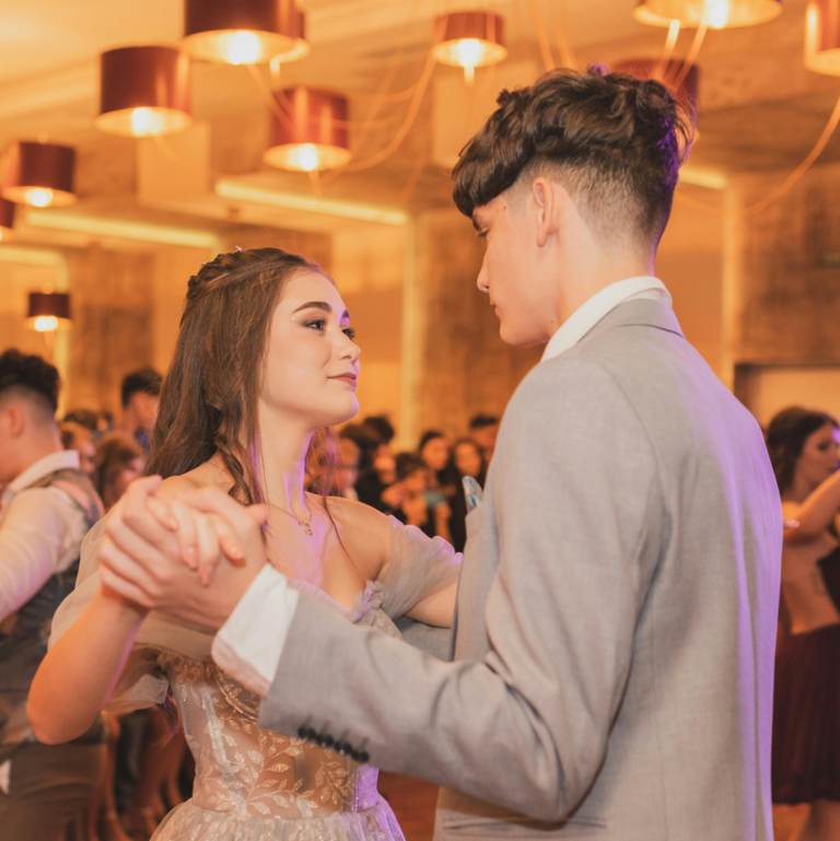 Bild zu Premieren - Ball 14.02.2026